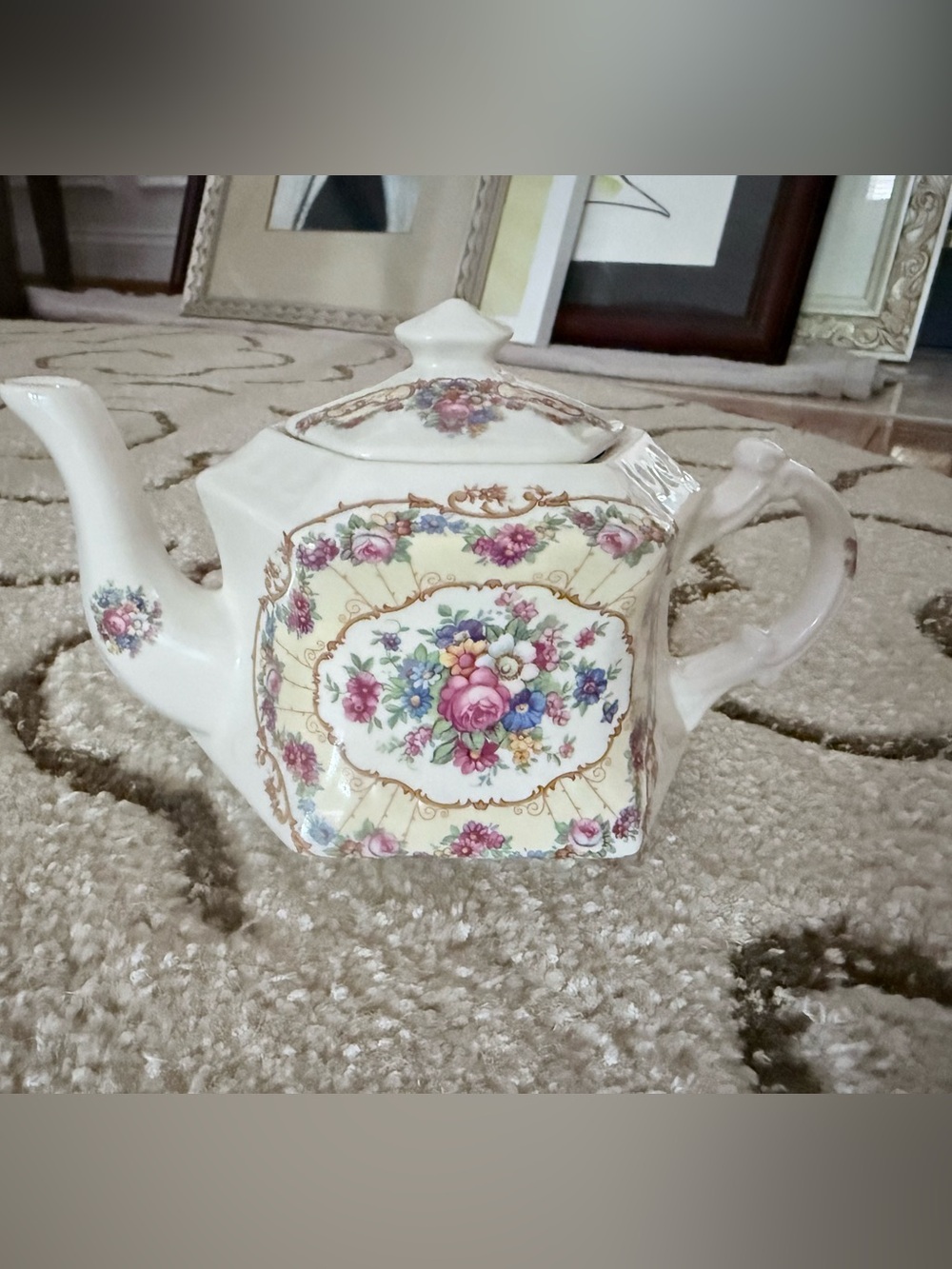Vintage Crownford Giftware Ceramic
Teapot